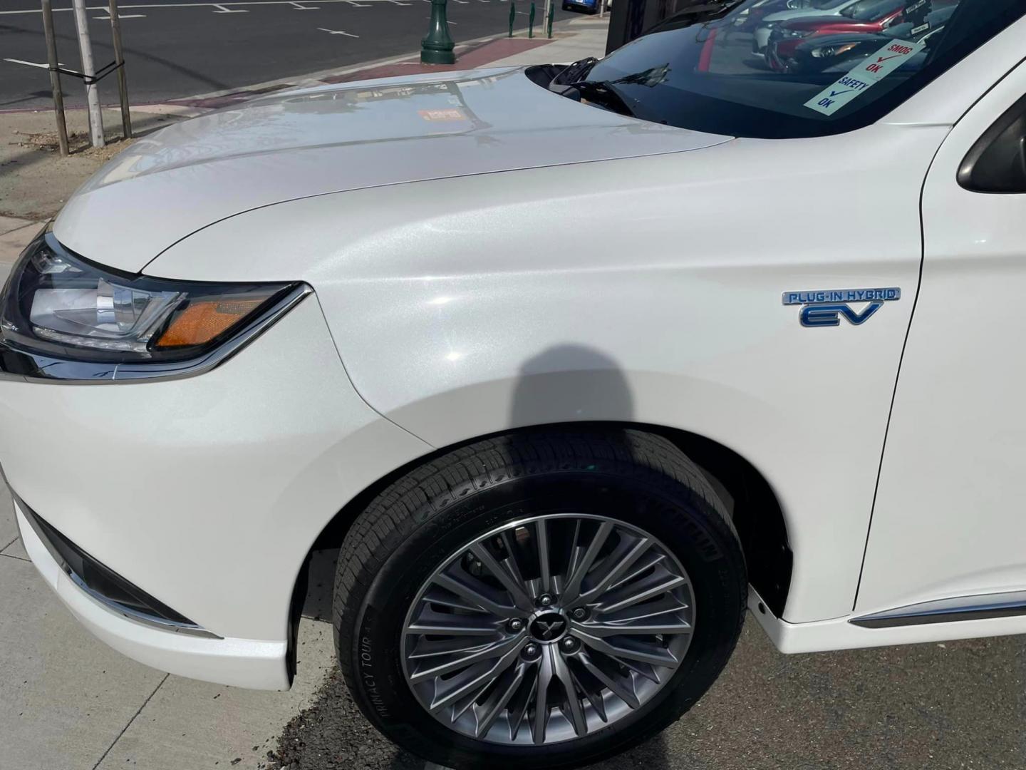 2020 WHITE /BLACK Mitsubishi Outlander PHEV (JA4J24A55LZ) , located at 744 E Miner Ave, Stockton, CA, 95202, (209) 944-5770, 37.956863, -121.282082 - Photo#4